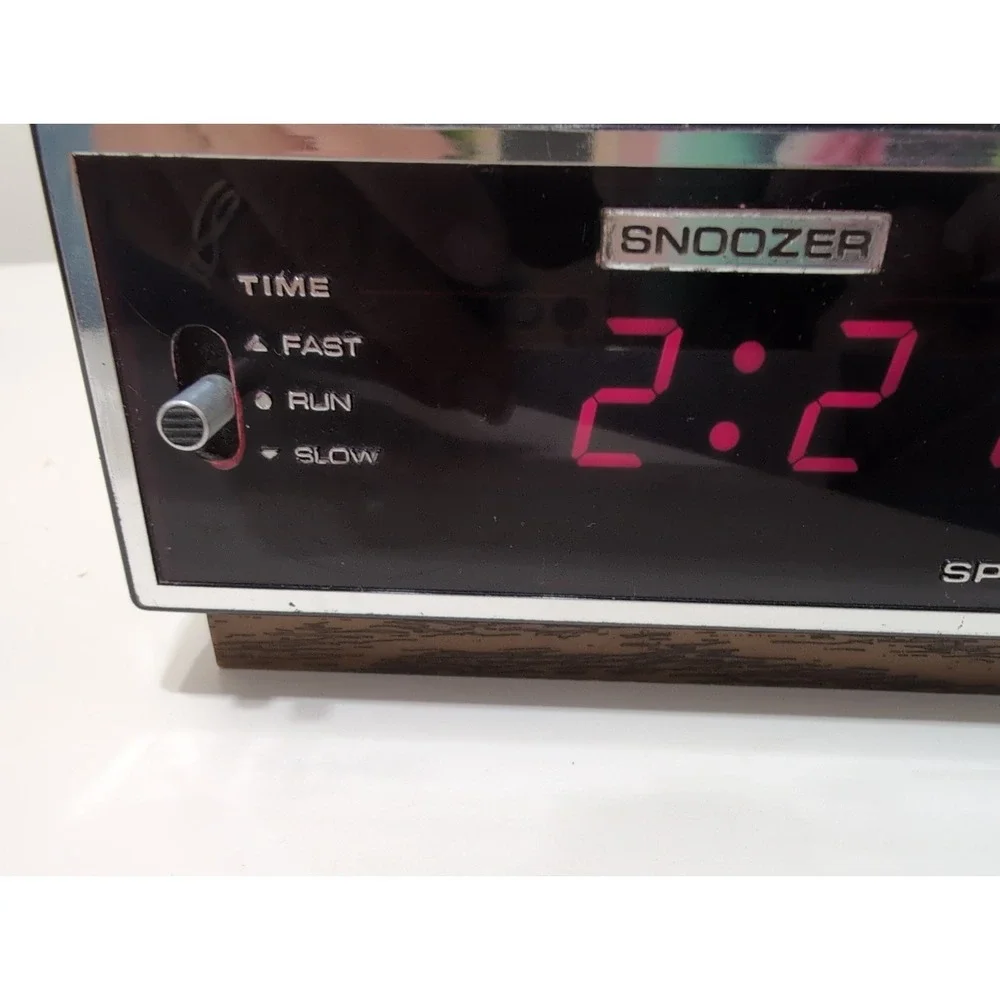 Vintage 70s Spartus Red Digital Alarm Clock Snoozer Woodgrain Tested WORKS‎